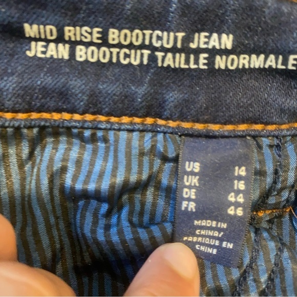 Lands’ End Women’s Mid Rise Bootcut Jeans Size 14 Dark Wash 31” Inseam - Picture 3 of 10